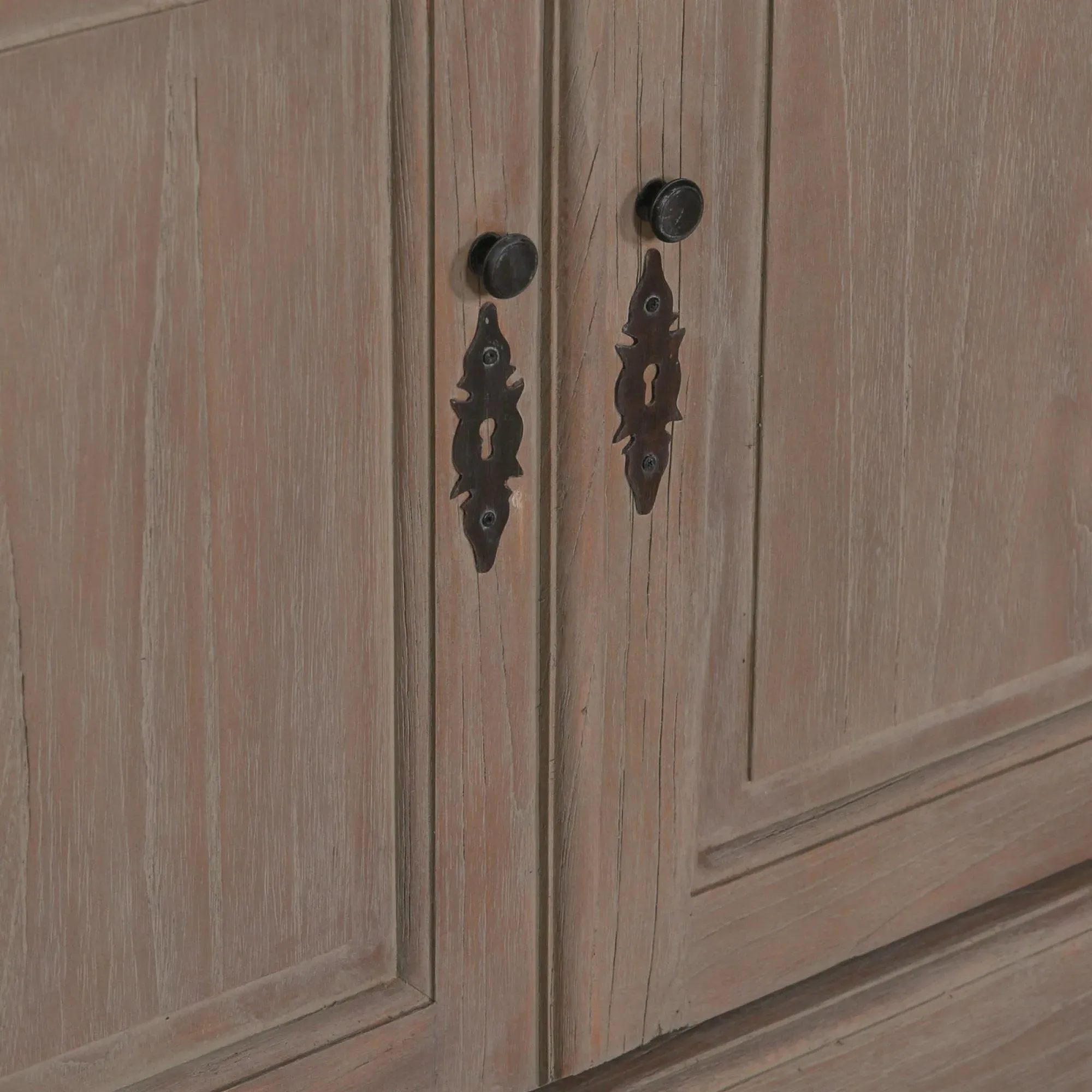 Maison Large Curved Display Cabinet with Ladder - White, Cedar