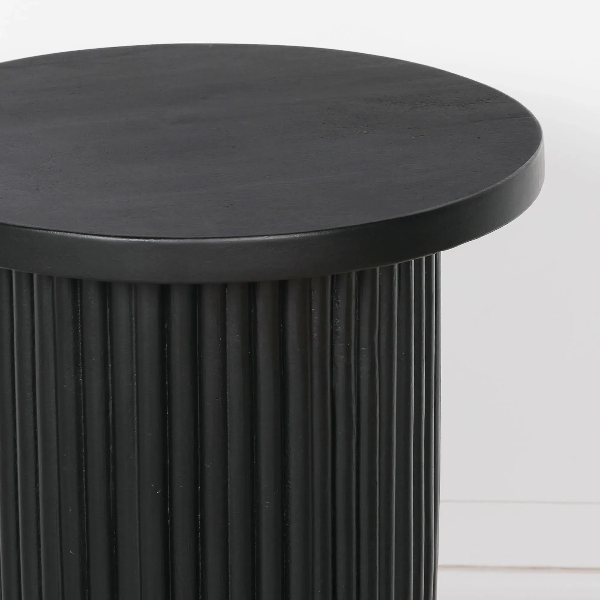 Ribbed Round Side Table - Black, Mango Wood