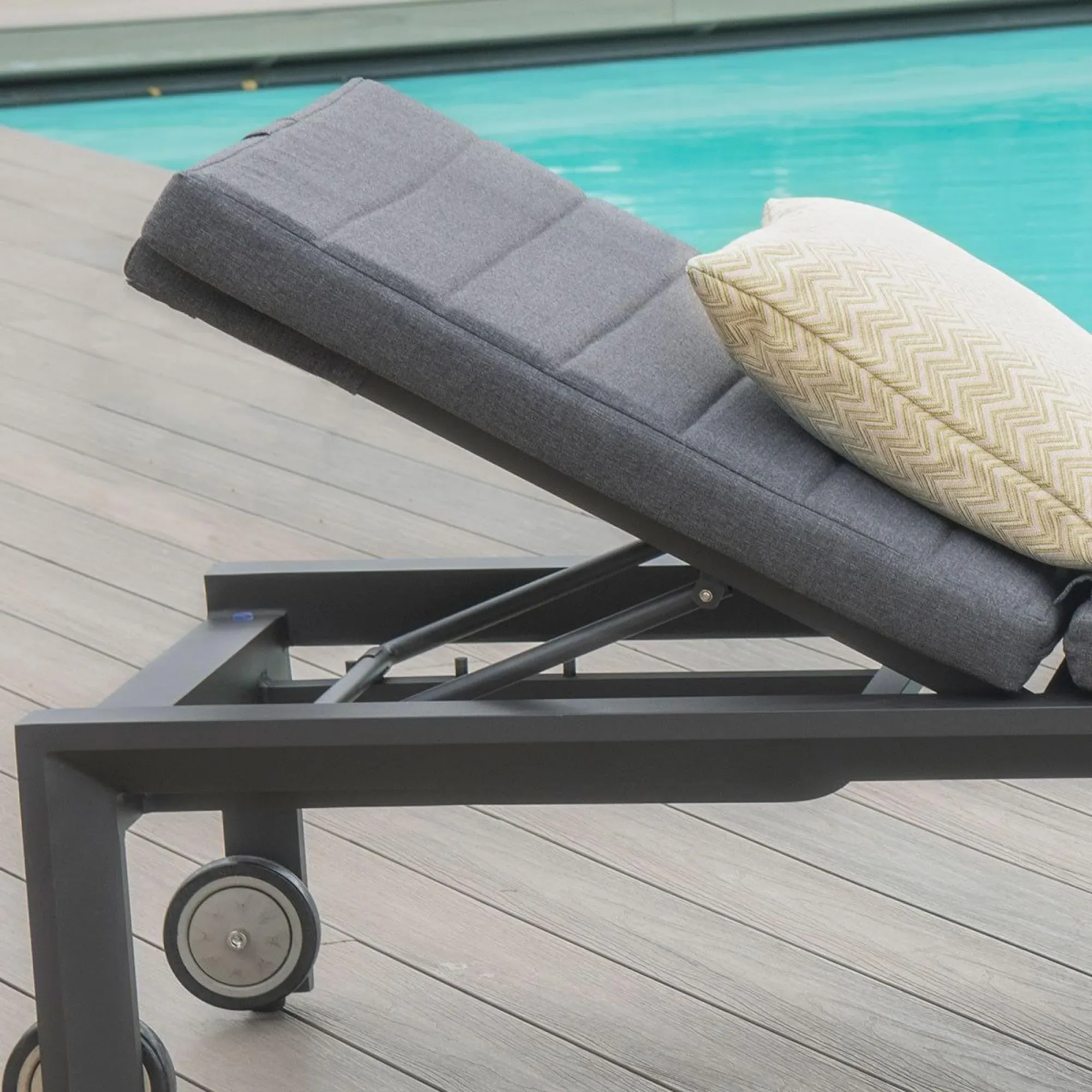 Manhattan Garden Sunlounger - Charcoal