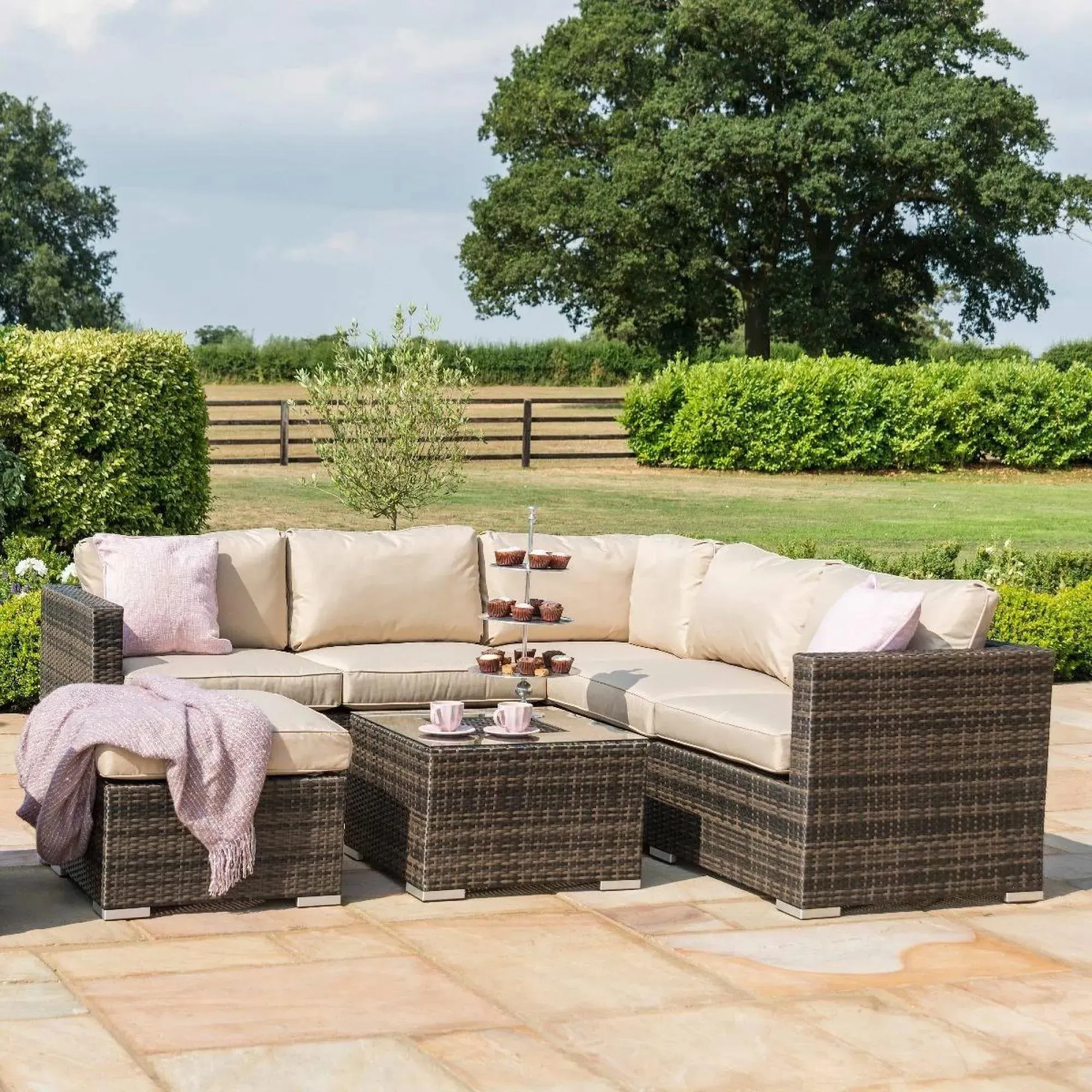 Maze London Corner Group Set with Ice Bucket Table - Brown, Rattan