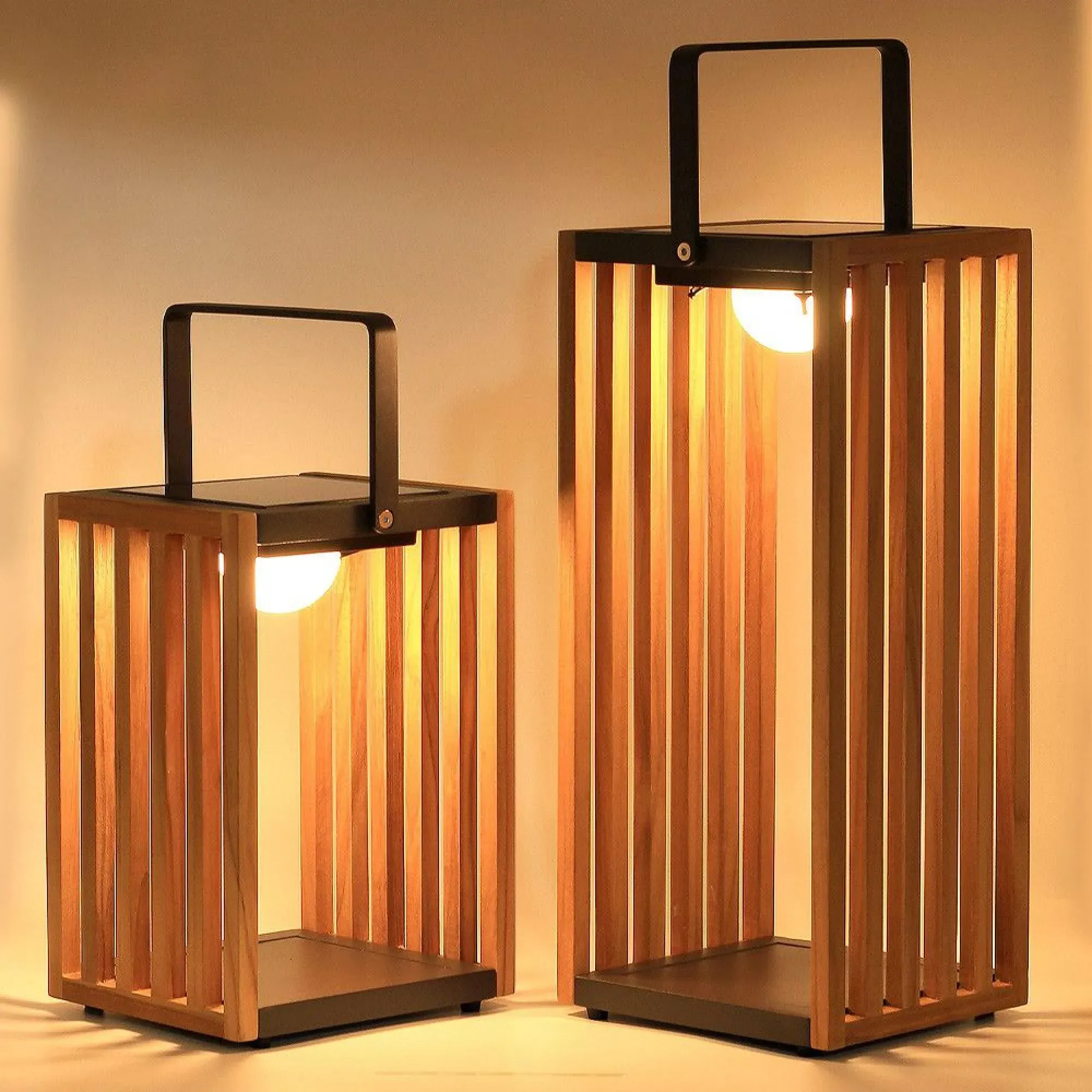 Venus Large Solar Outdoor Light - Wood