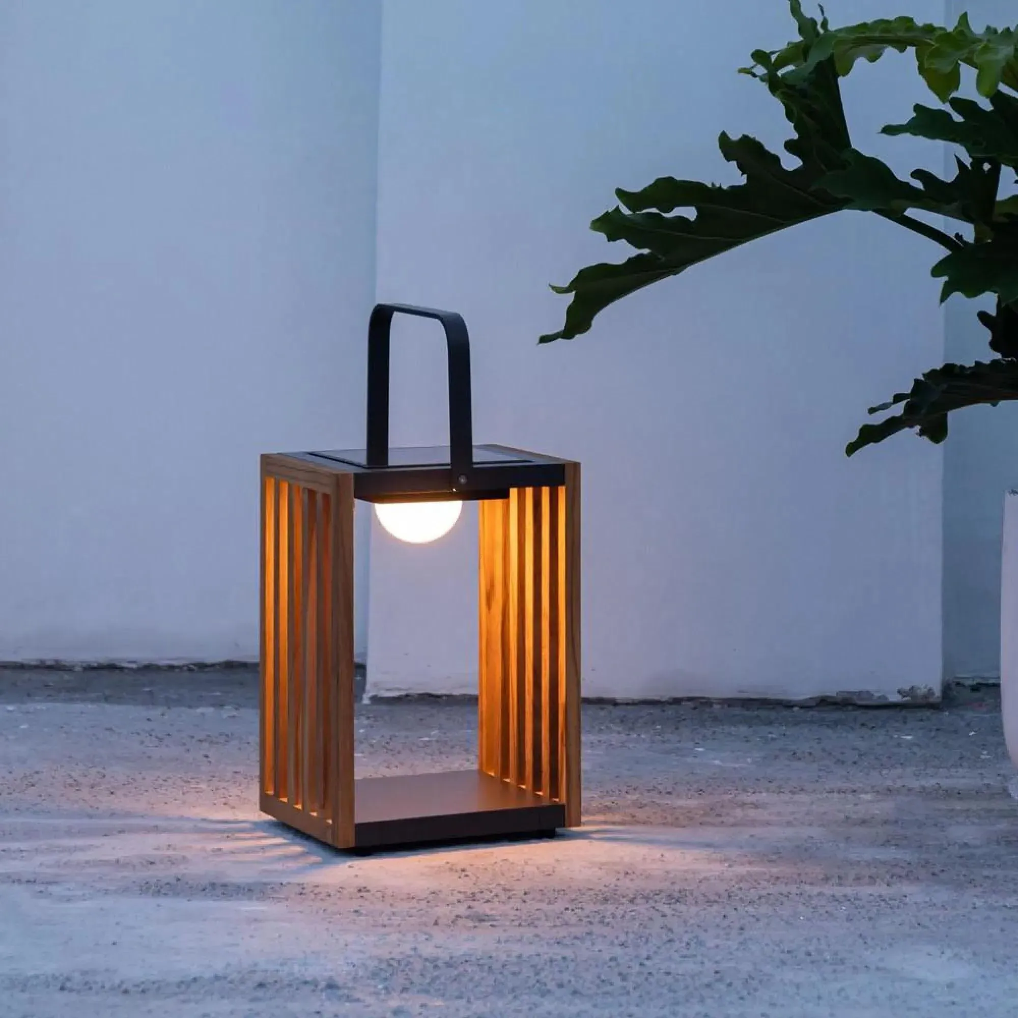 Venus Small Solar Outdoor Light - Wood