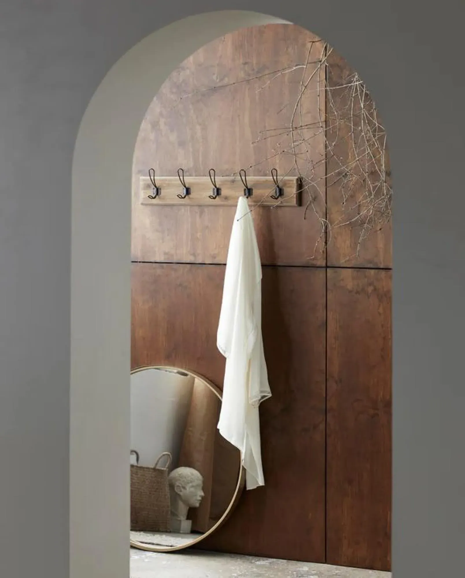 Curlew Round Wall Mirror - Brass, Metal