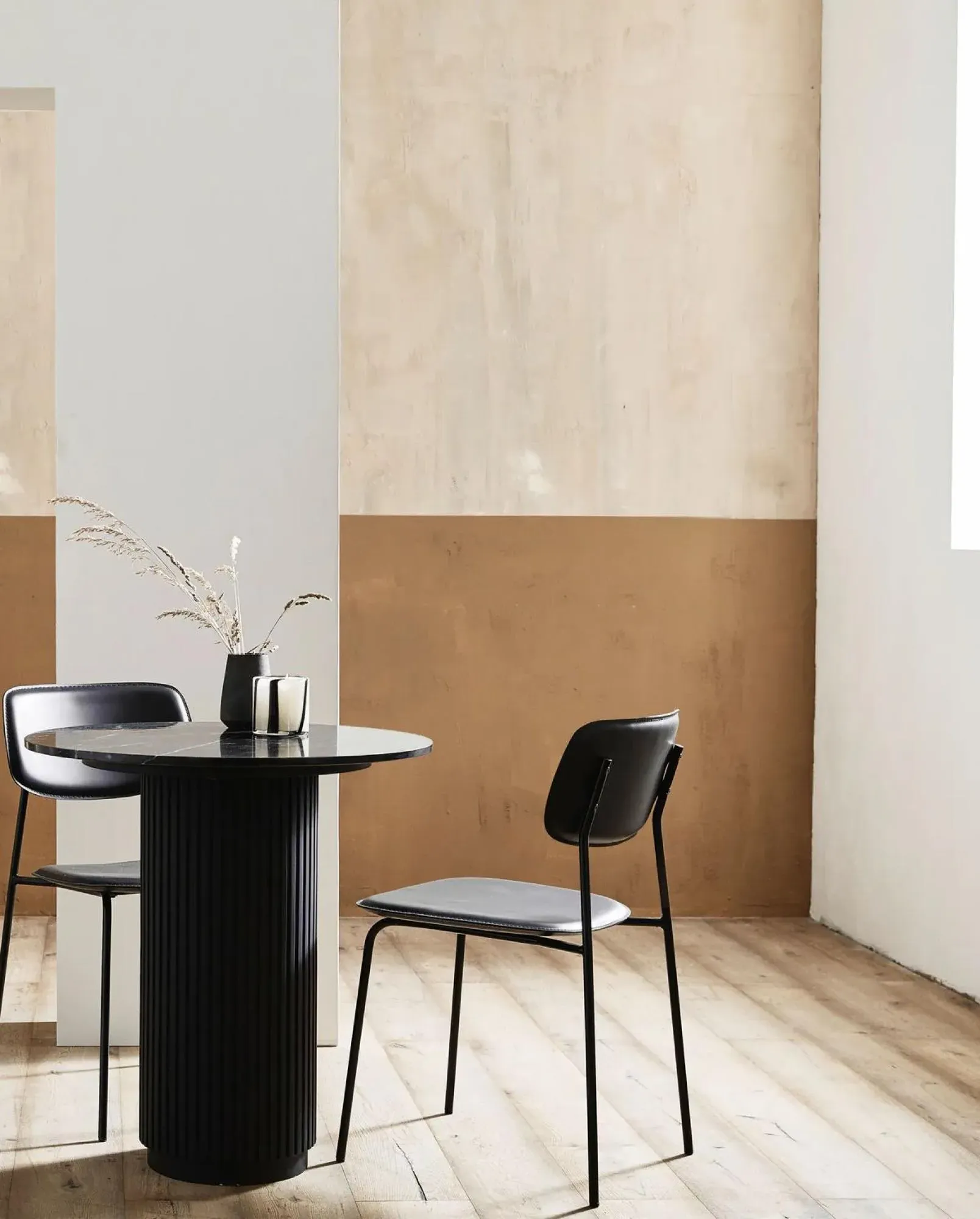 Erie Round Cafe Table - Black, Marble