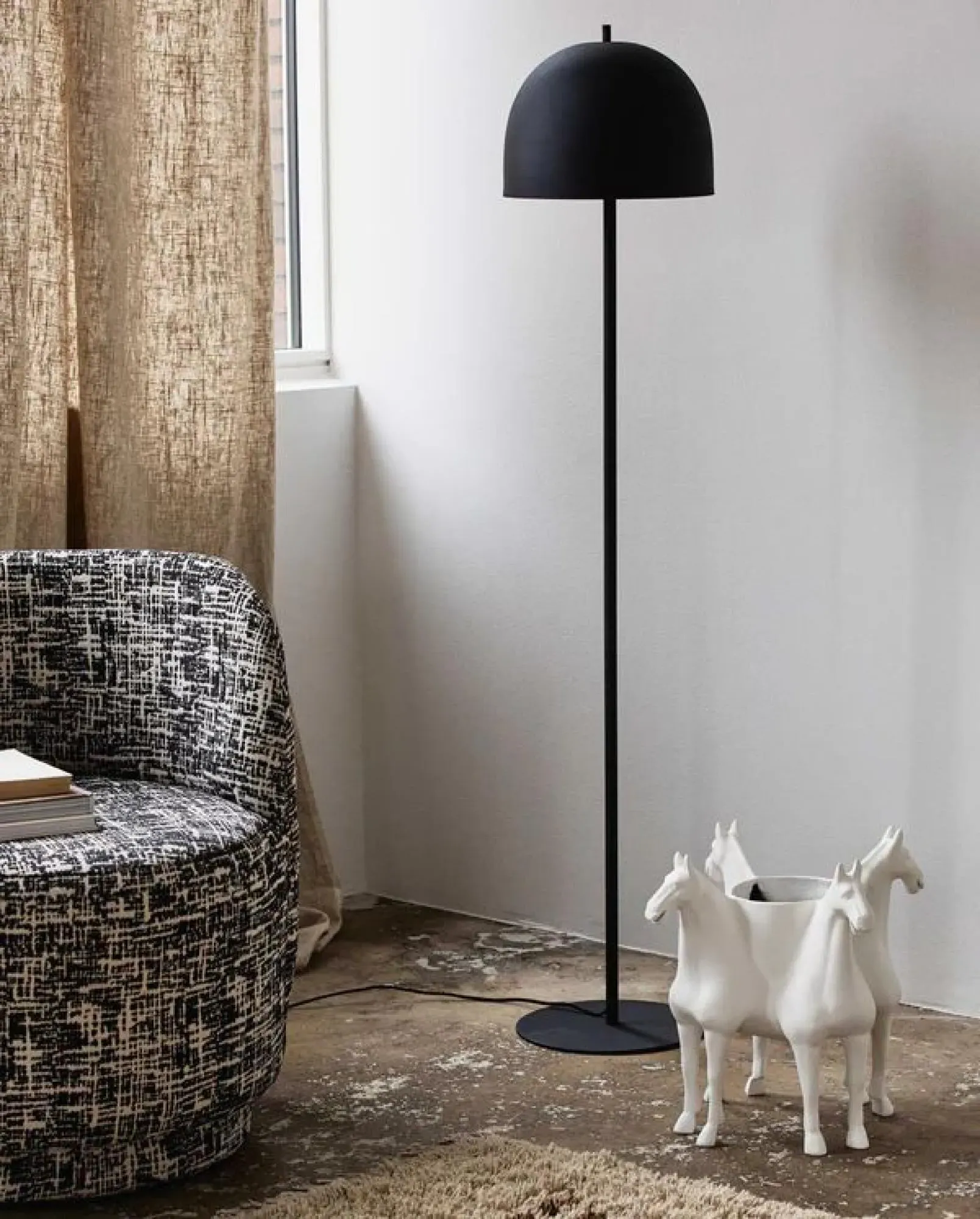 Glow Floor Lamp - Matt Black, Metal