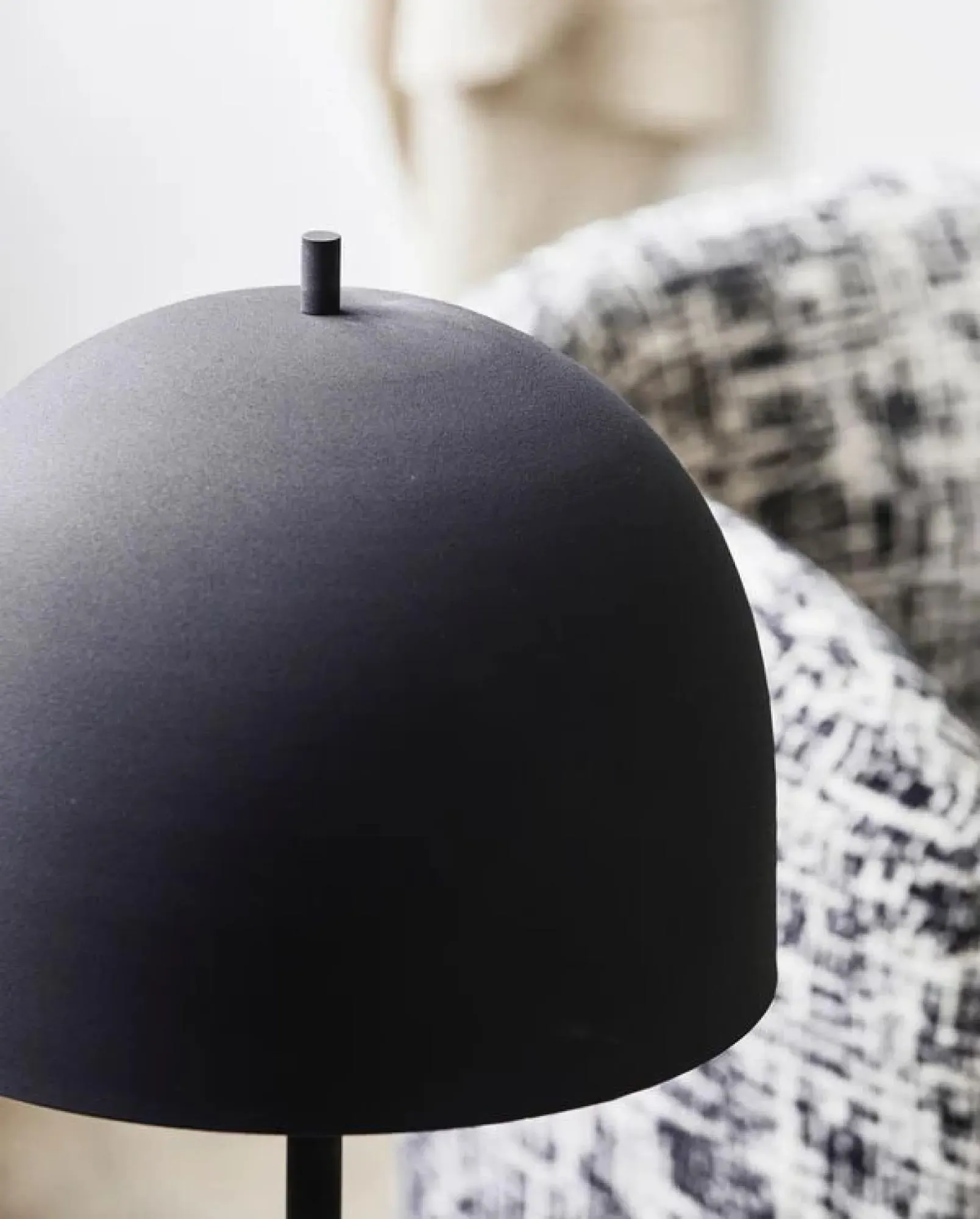 Glow Metal Table Lamp - Matt Black