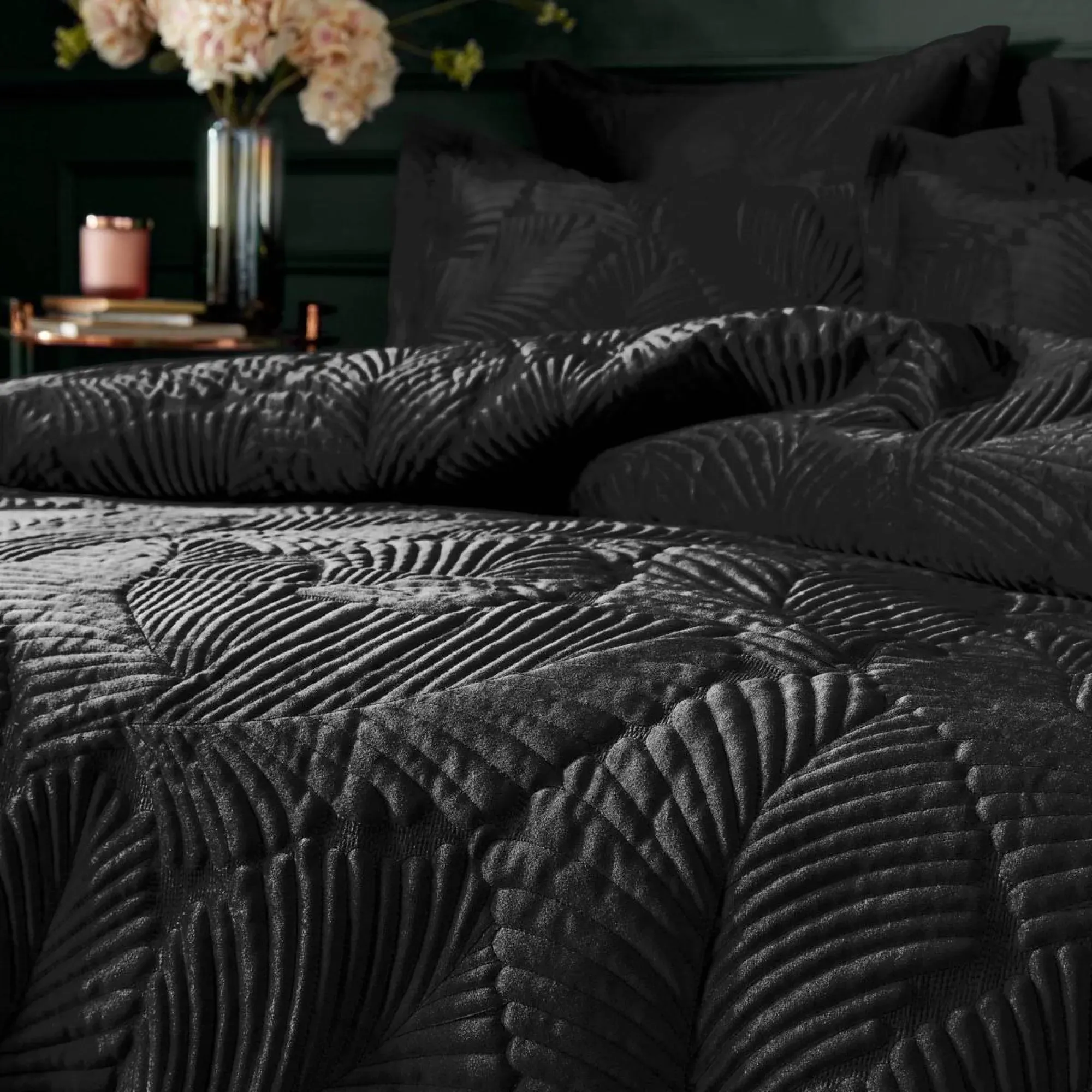 Palmeria Quilted Duvet Cover Set - Black