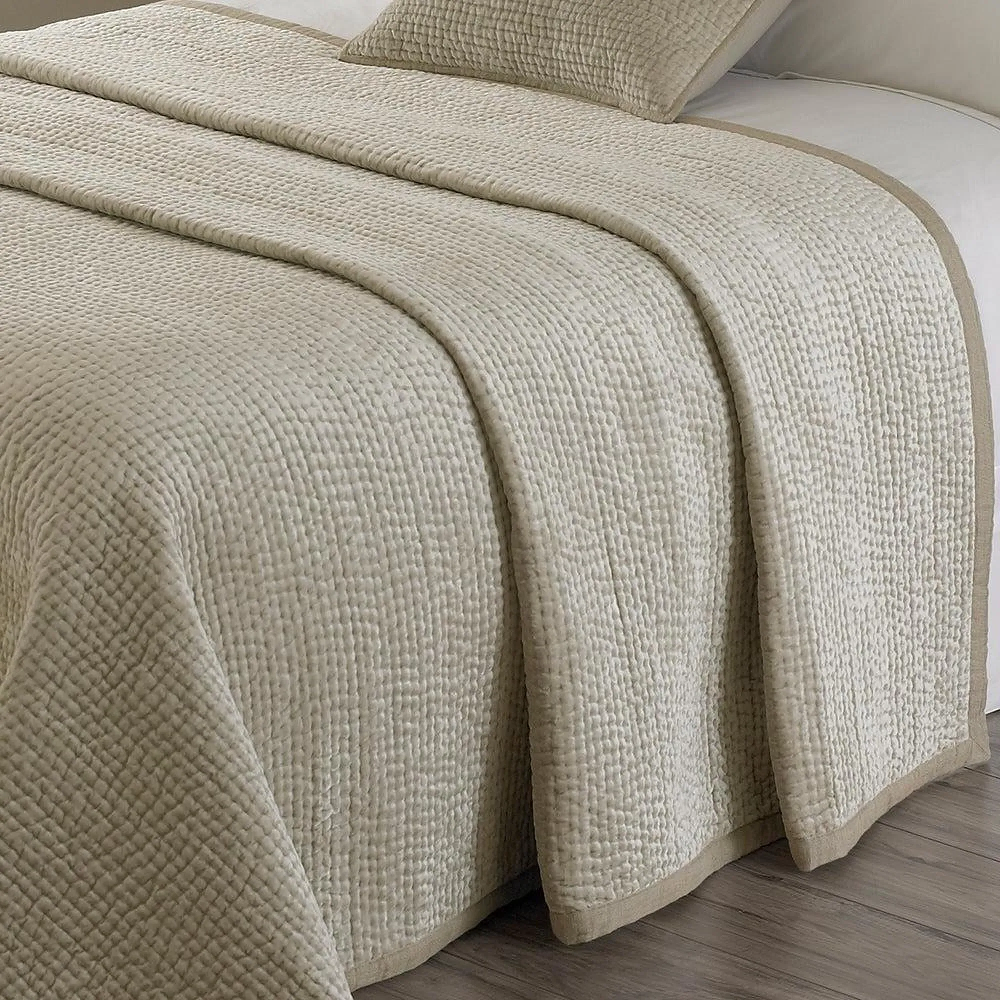 Riva Home Brooklands Bedspread - Champagne
