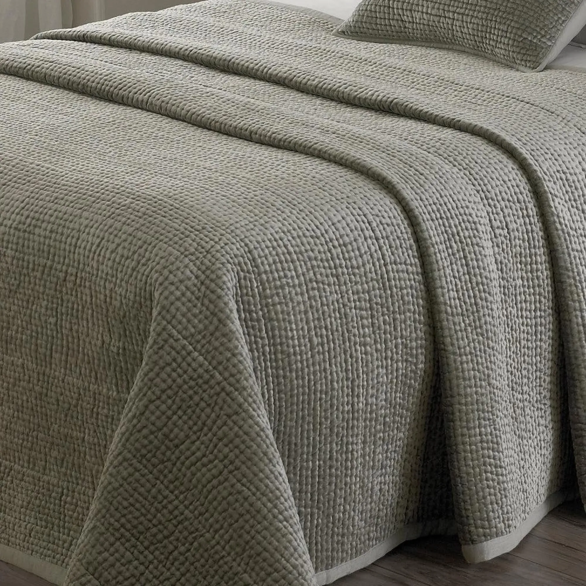 Riva Home Brooklands Bedspread - Silver