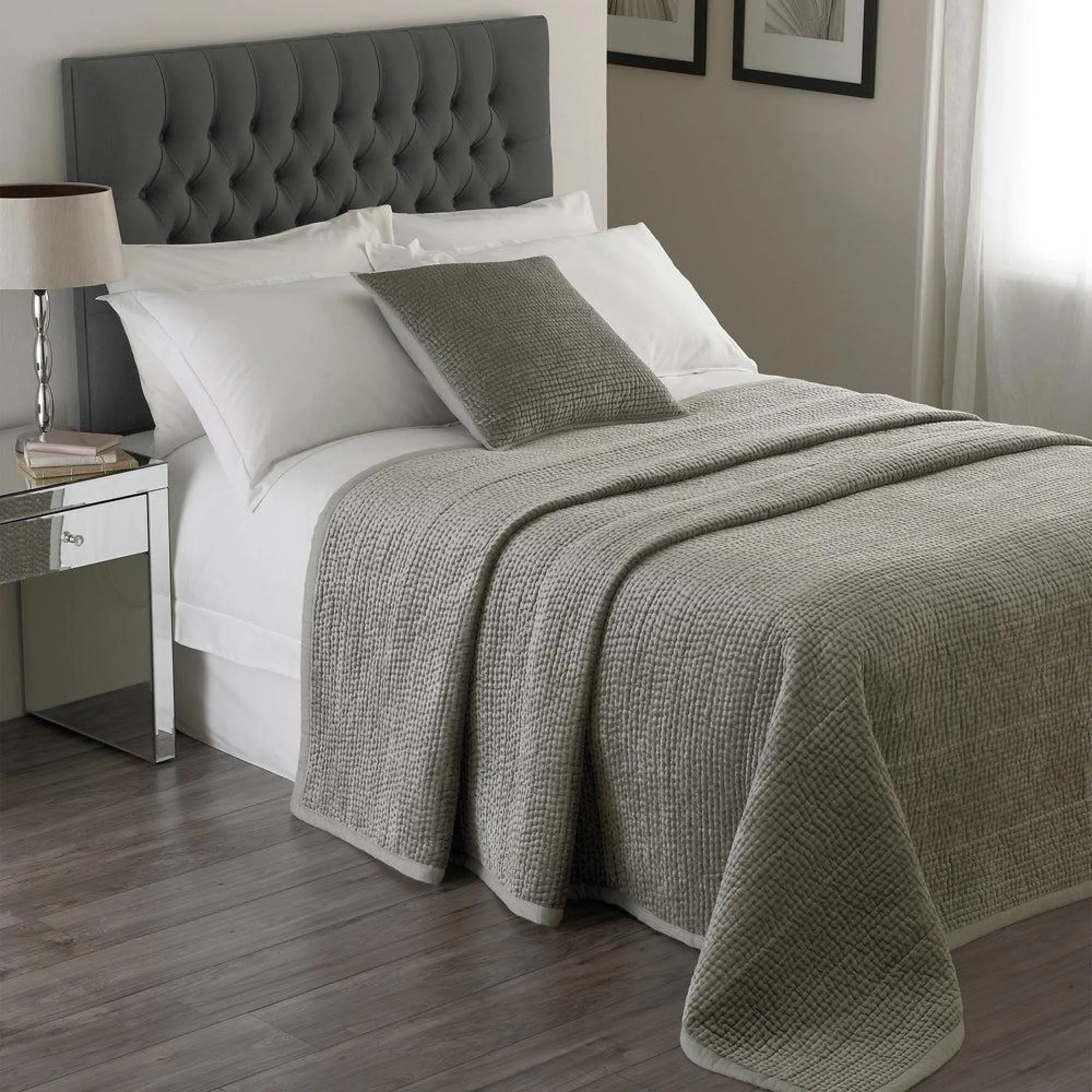 Riva Home Brooklands Bedspread - Silver
