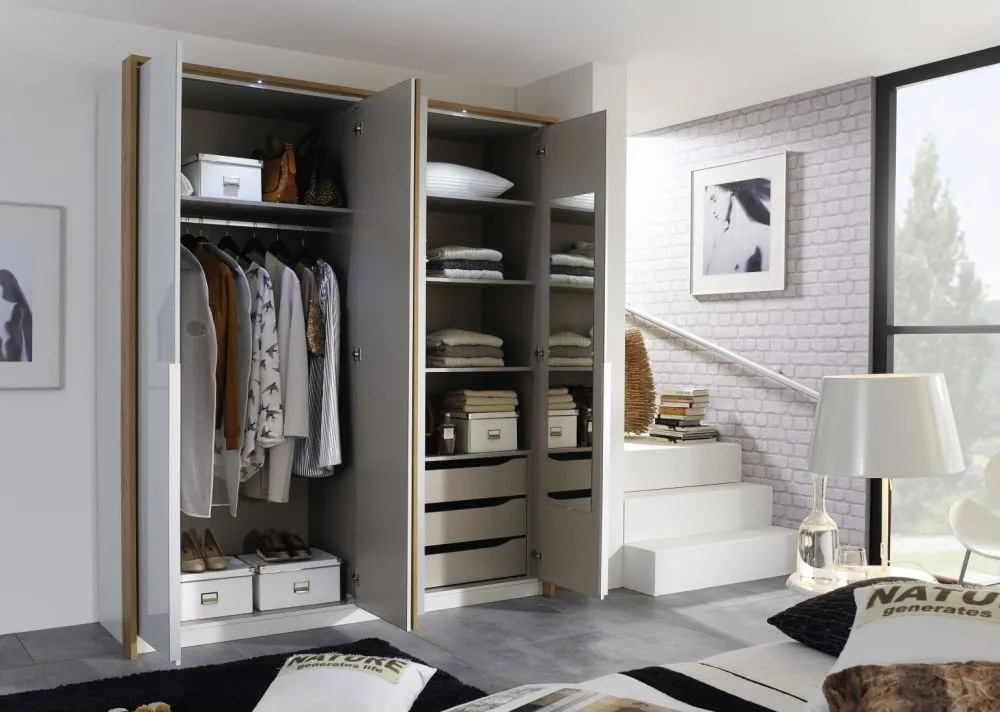 Bellezza Wardrobe with Passepartouts