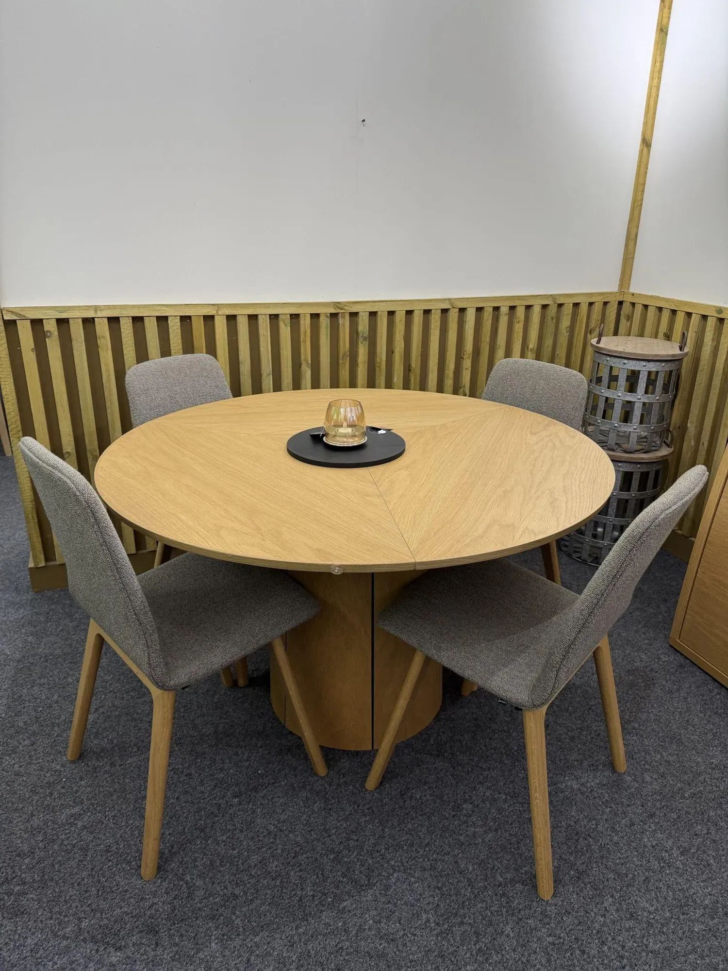 SM33 Round Dining Set Extendable with SM92 Chairs - Oak