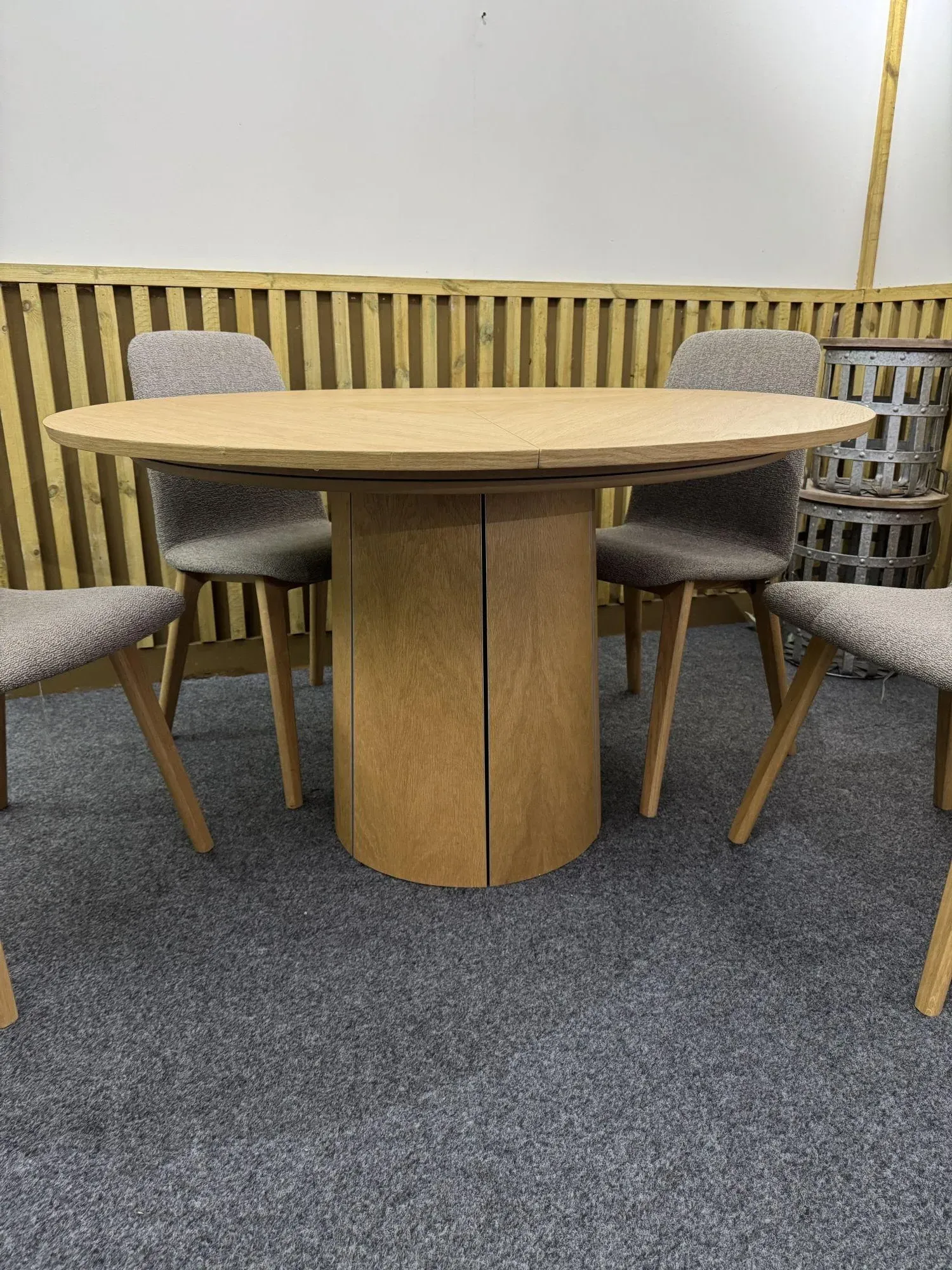 SM33 Round Dining Table Extendable - Oak