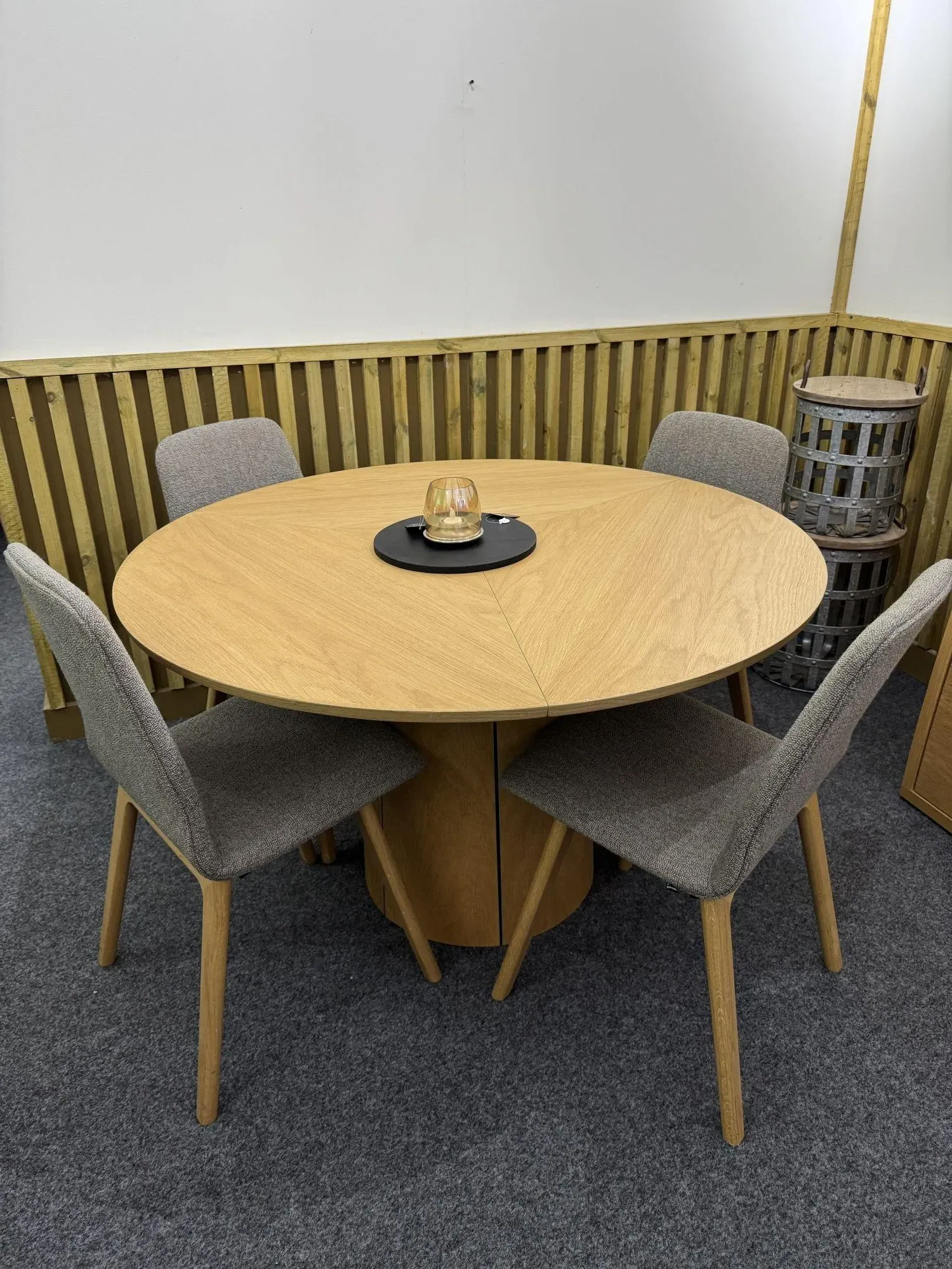 SM33 Round Dining Table Extendable - Oak