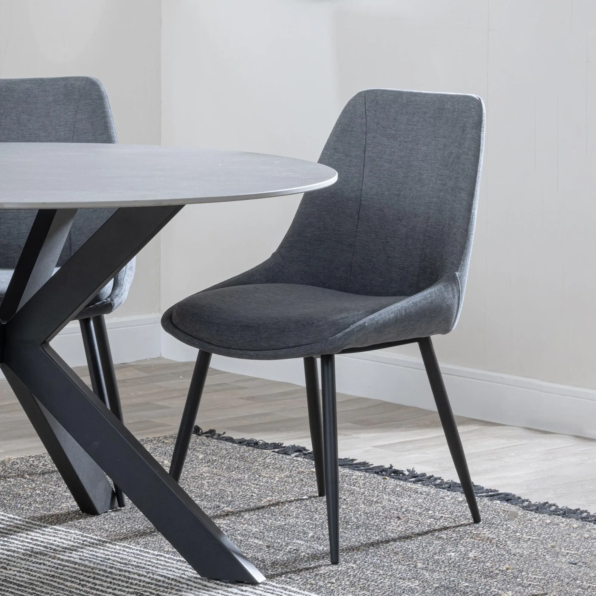 Alpha Extendable Dining Set with Darwin Chairs - Black, Ceramic