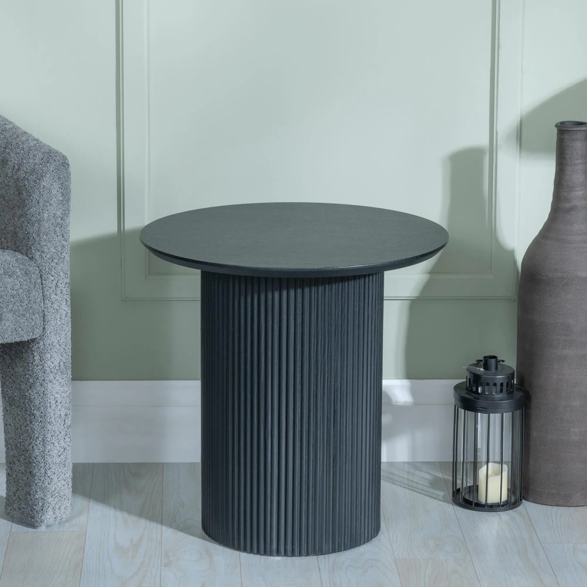 Bern Fluted Round End Table with Drum Base - Black