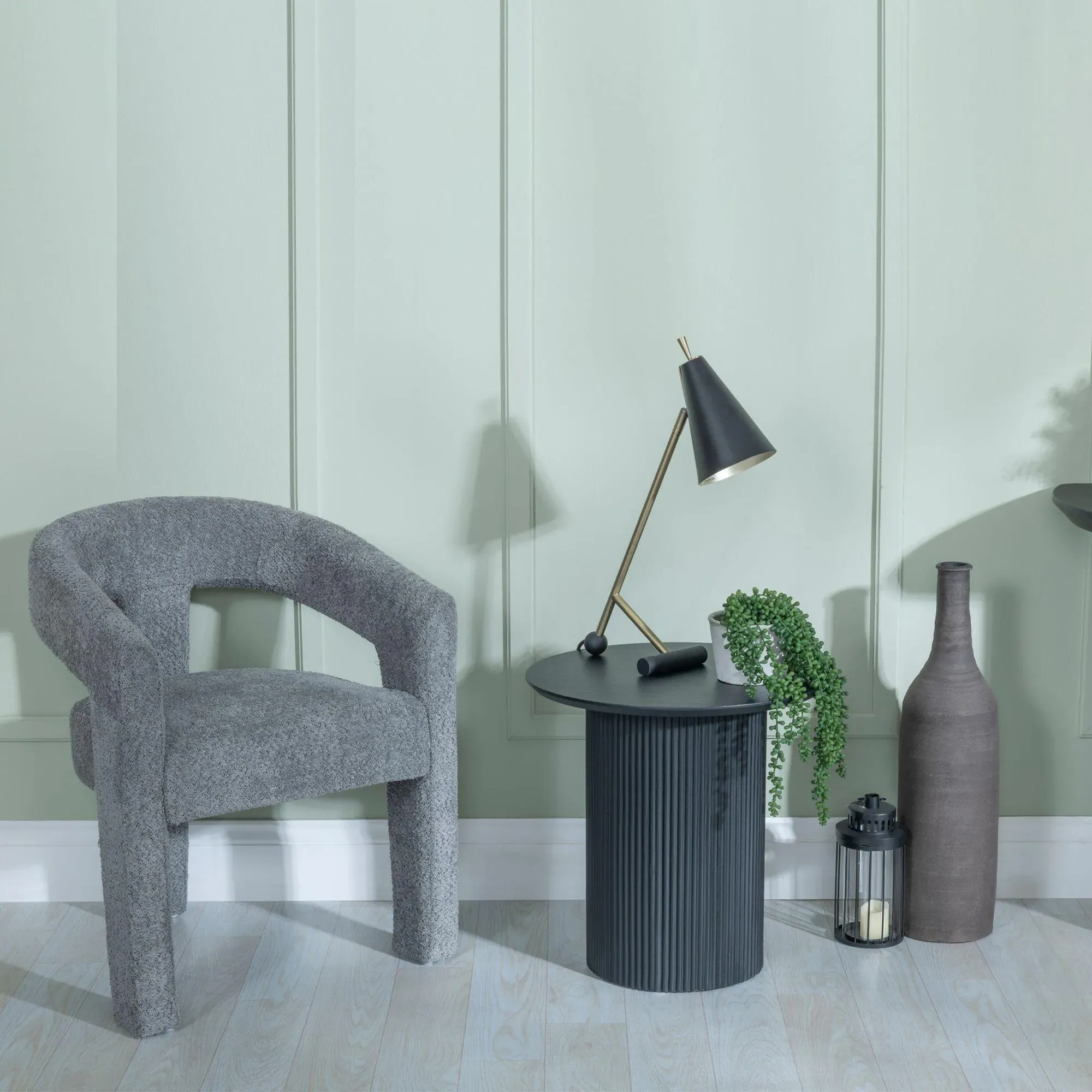 Bern Fluted Round End Table with Drum Base - Black