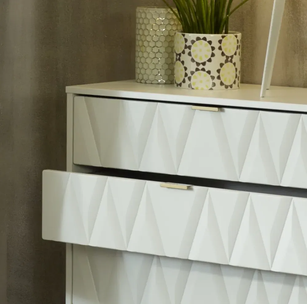 Diamond 3 Drawer Small Chest with Hairpin Legs - White