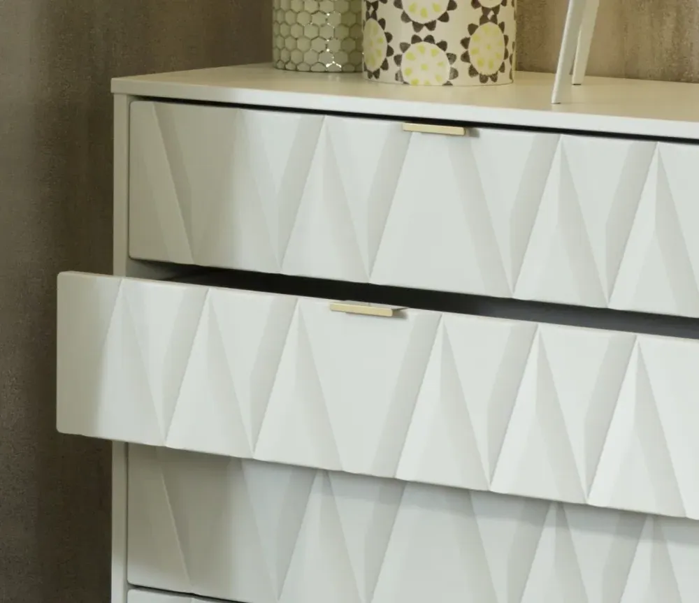 Diamond 4 Drawer Chest with Hairpin Legs - White