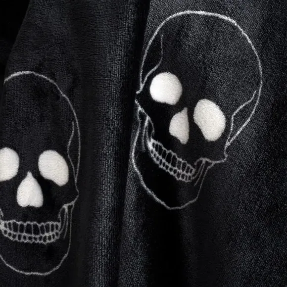 Cosy Fleece Blanket Skull Design - Grey alternate view
