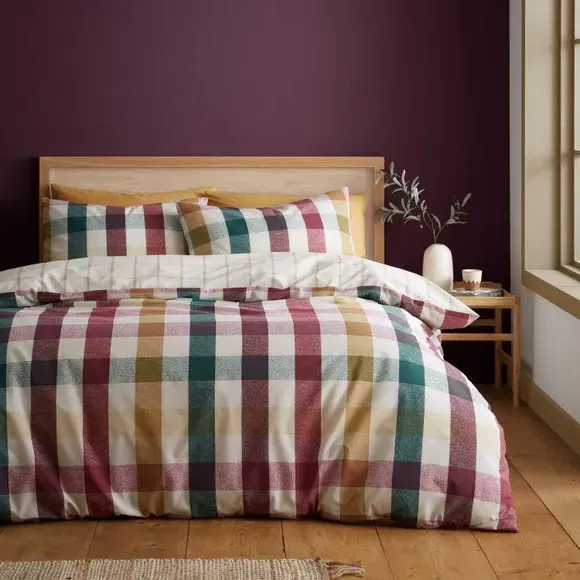 Duvet Cover Set Reversible - Plum, Polyblend alternate view