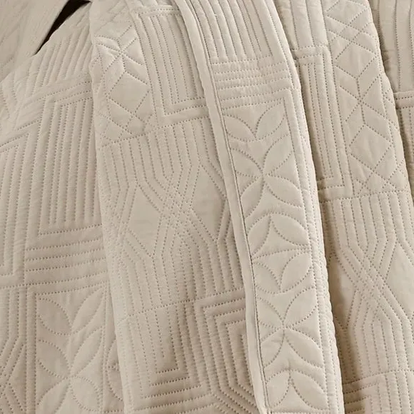 Quilted Bedspread Geometric Pattern - Natural alternate view
