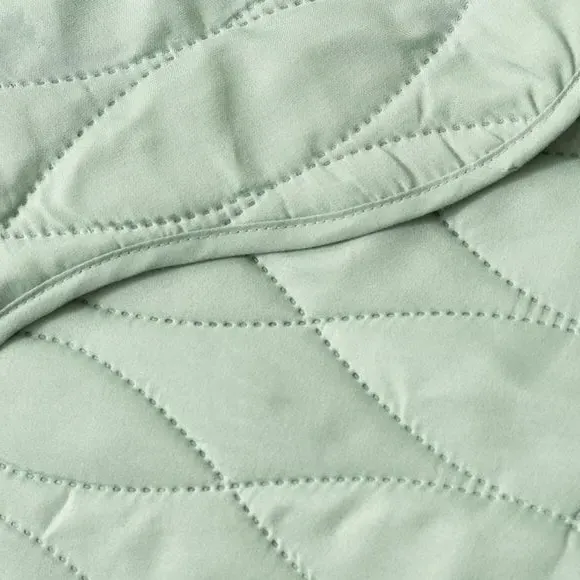 Scallop Waves Bedspread - Green, Polyester alternate view