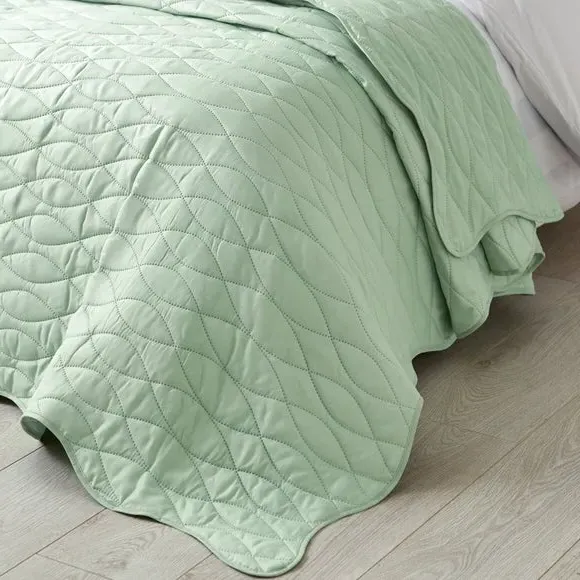 Scallop Waves Bedspread - Green, Polyester product