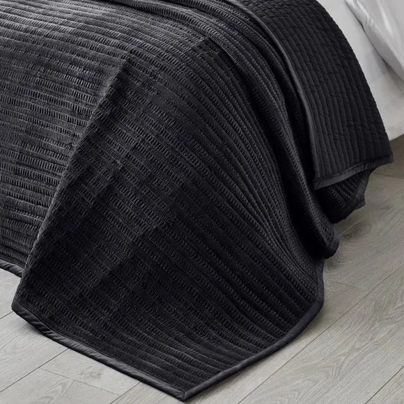 Velvet Pinsonic Bedspread - Black product