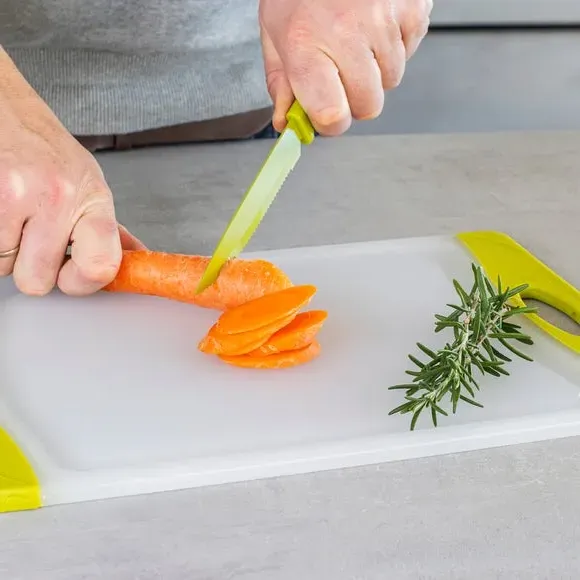 Colourworks Reversible Chopping Board - Apple product