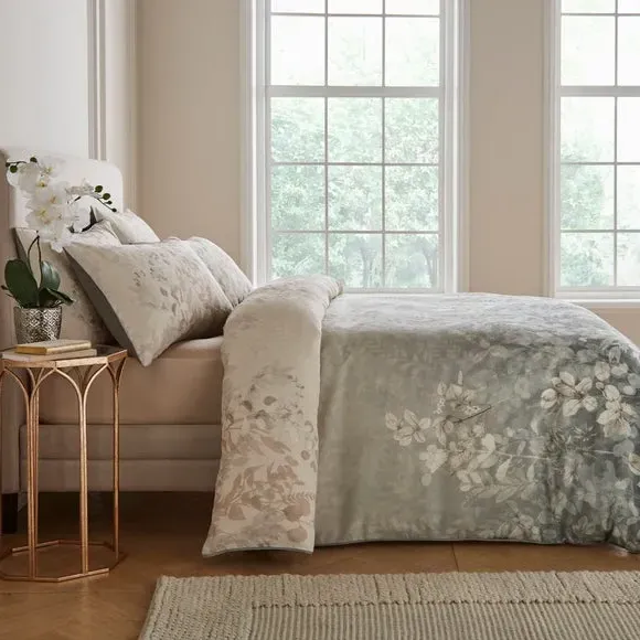 Duvet Cover Set with Pillowcase - Green alternate view