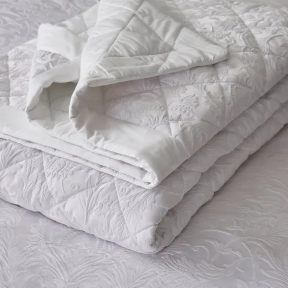 Winchester Bedspread - White, Polycotton alternate view