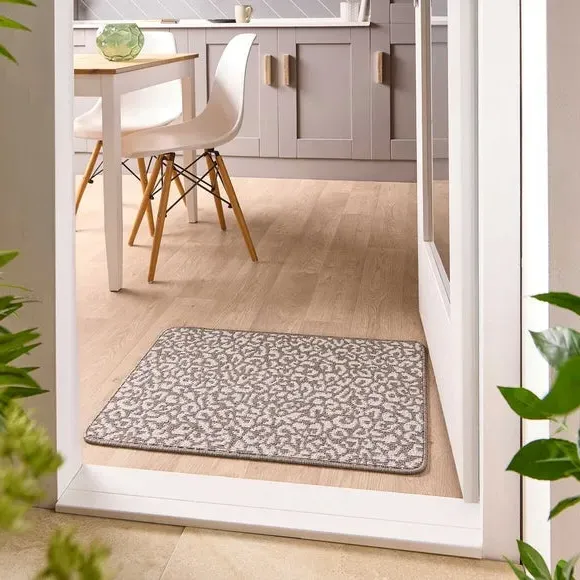 Marvel Boucle Hi-Low Leopard Washable Mat - Natural product