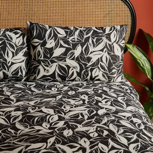 Sketched Leaf Reversible Duvet Cover Set - Black, Cotton alternate view