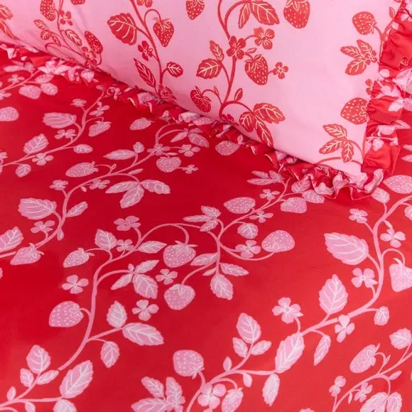 Strawberry Patch Set of 2 Fitted Sheets - Pink, Polycotton alternate view