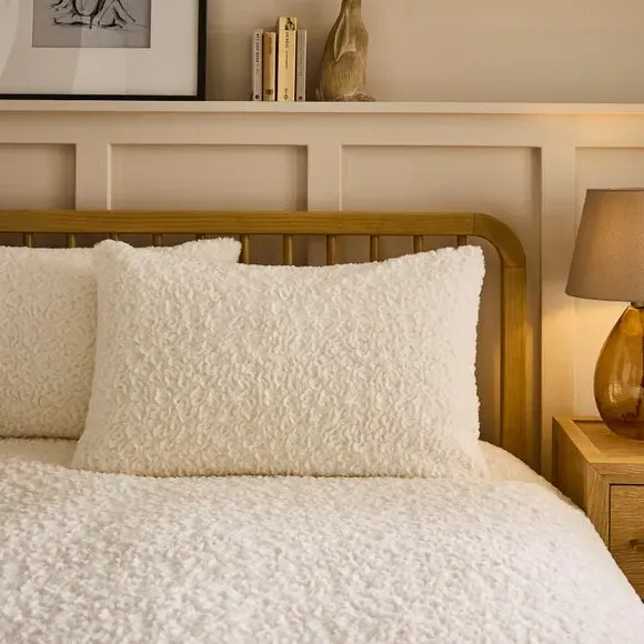 Timeless Fur Duvet Cover & Pillowcase Set - White, Faux Fur alternate view