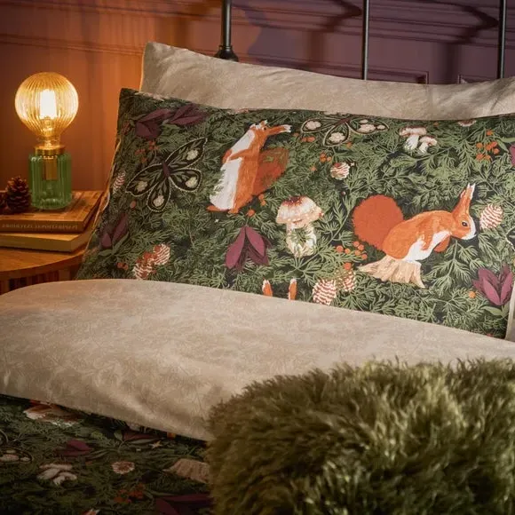 Pineberry Forest Reversible Duvet Cover and Pillowcase Set alternate view