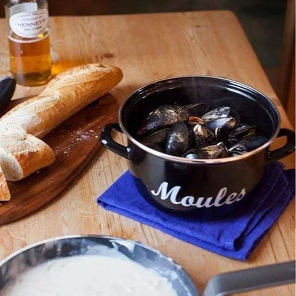 World of Flavours Mussel Pot with Lid - Black, Enamelled Steel alternate view
