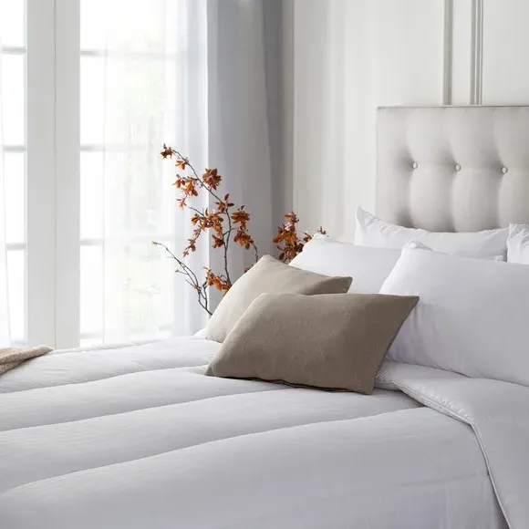 Hotel 4.5 Tog Summer Duvet - White, Polyester Microfibre product