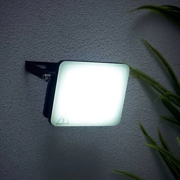 Adjustable LED Outdoor Flood Light - Black, Die-Cast Aluminium alternate view