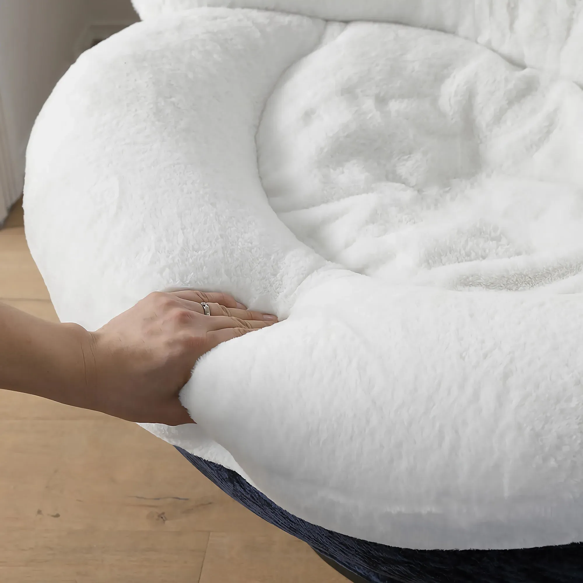 Gloria Swivel Lounge Chair - White