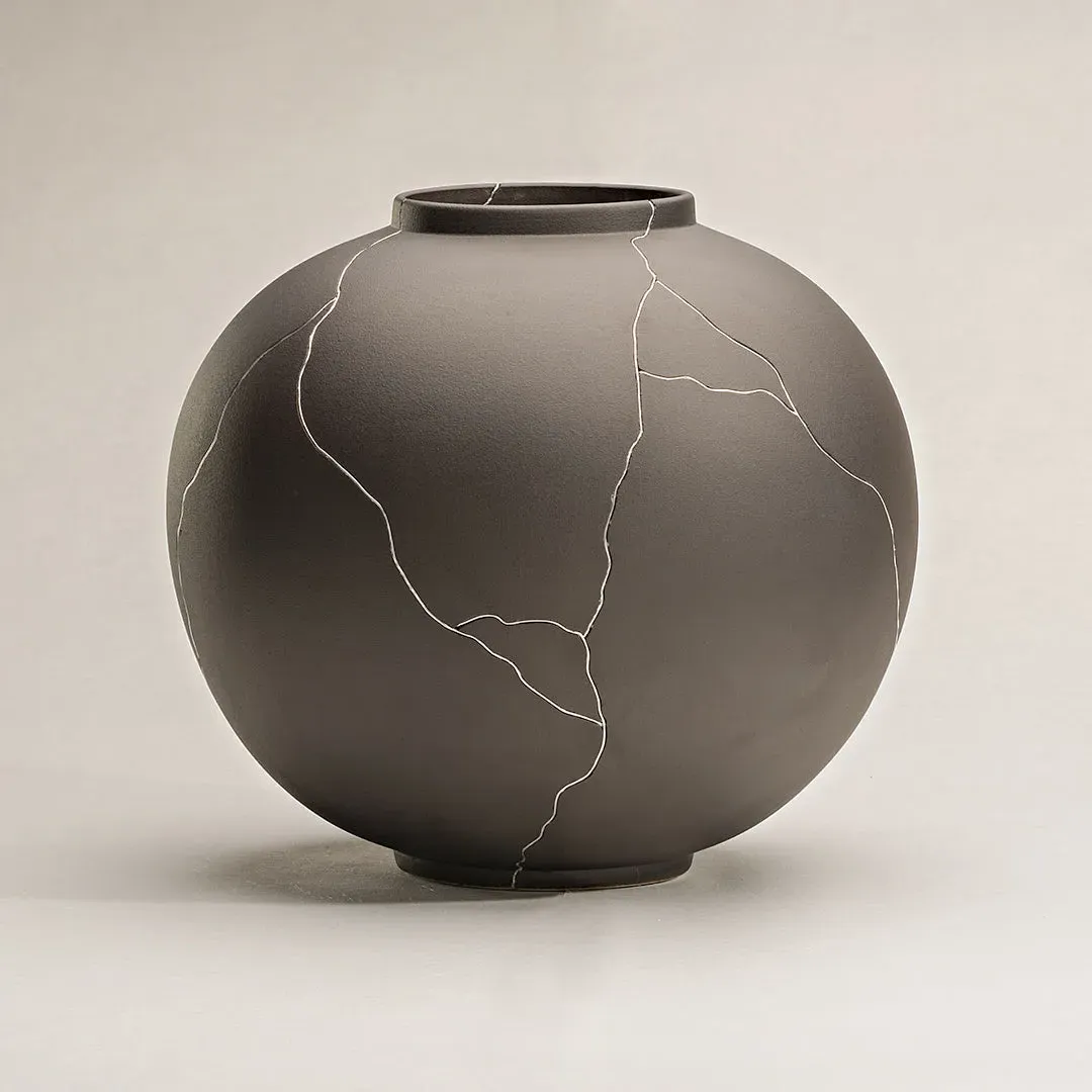 HD-10-B Flower Vase - Black