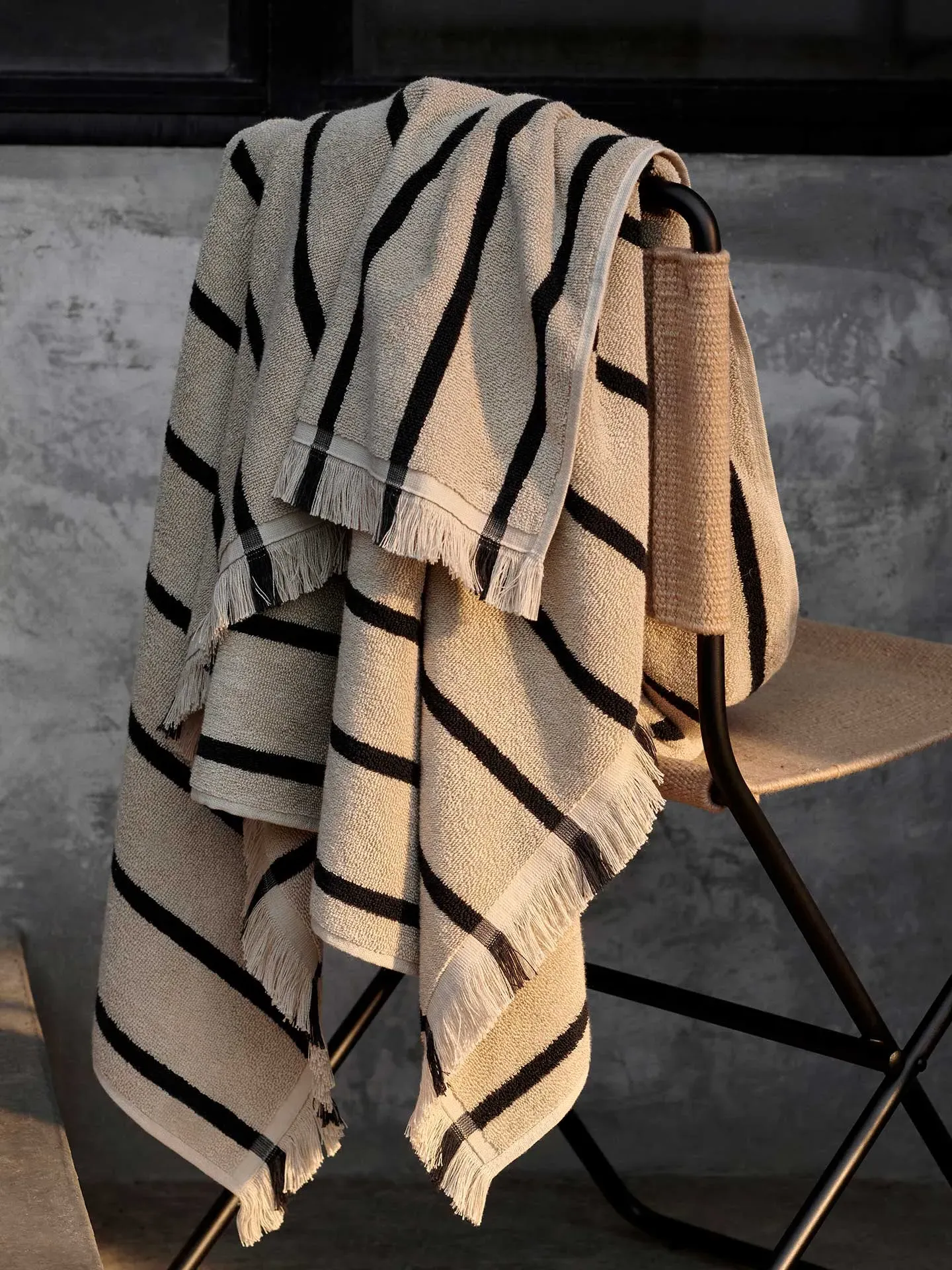 Alee Beach Towel - Sand/Black