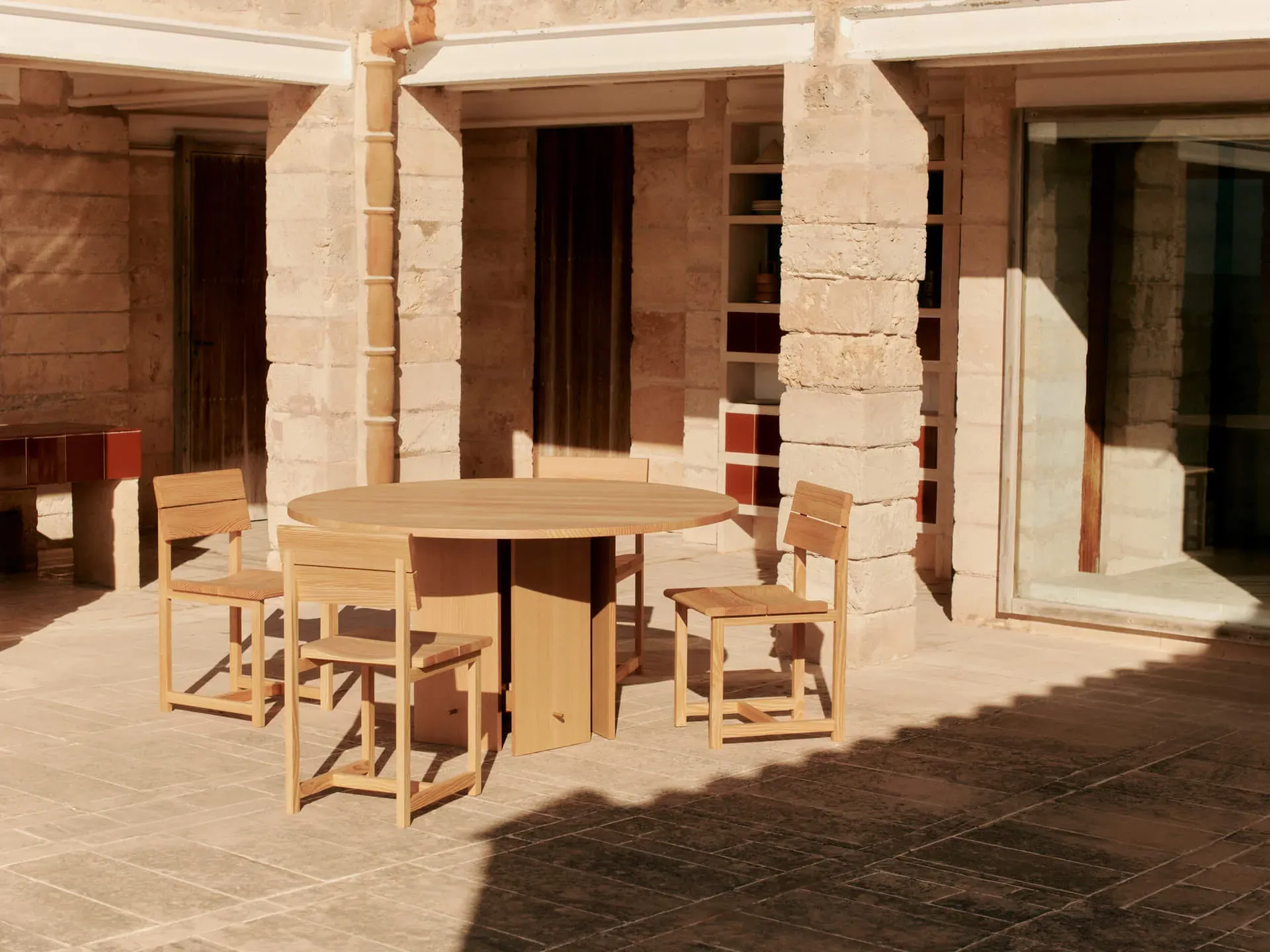 Aukko Round Dining Table - Douglas Fir