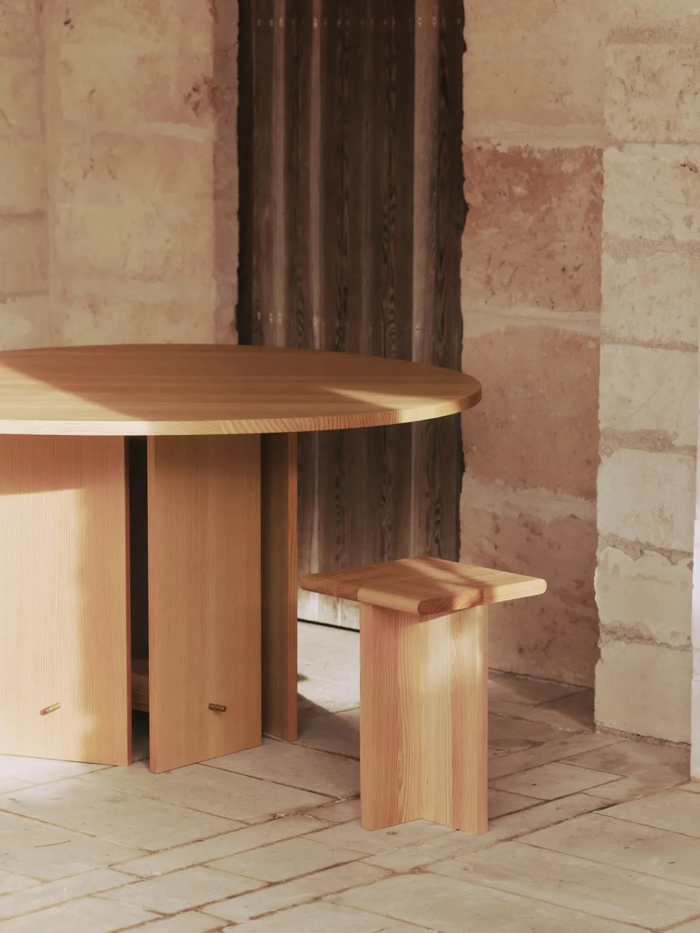 Aukko Round Dining Table - Douglas Fir