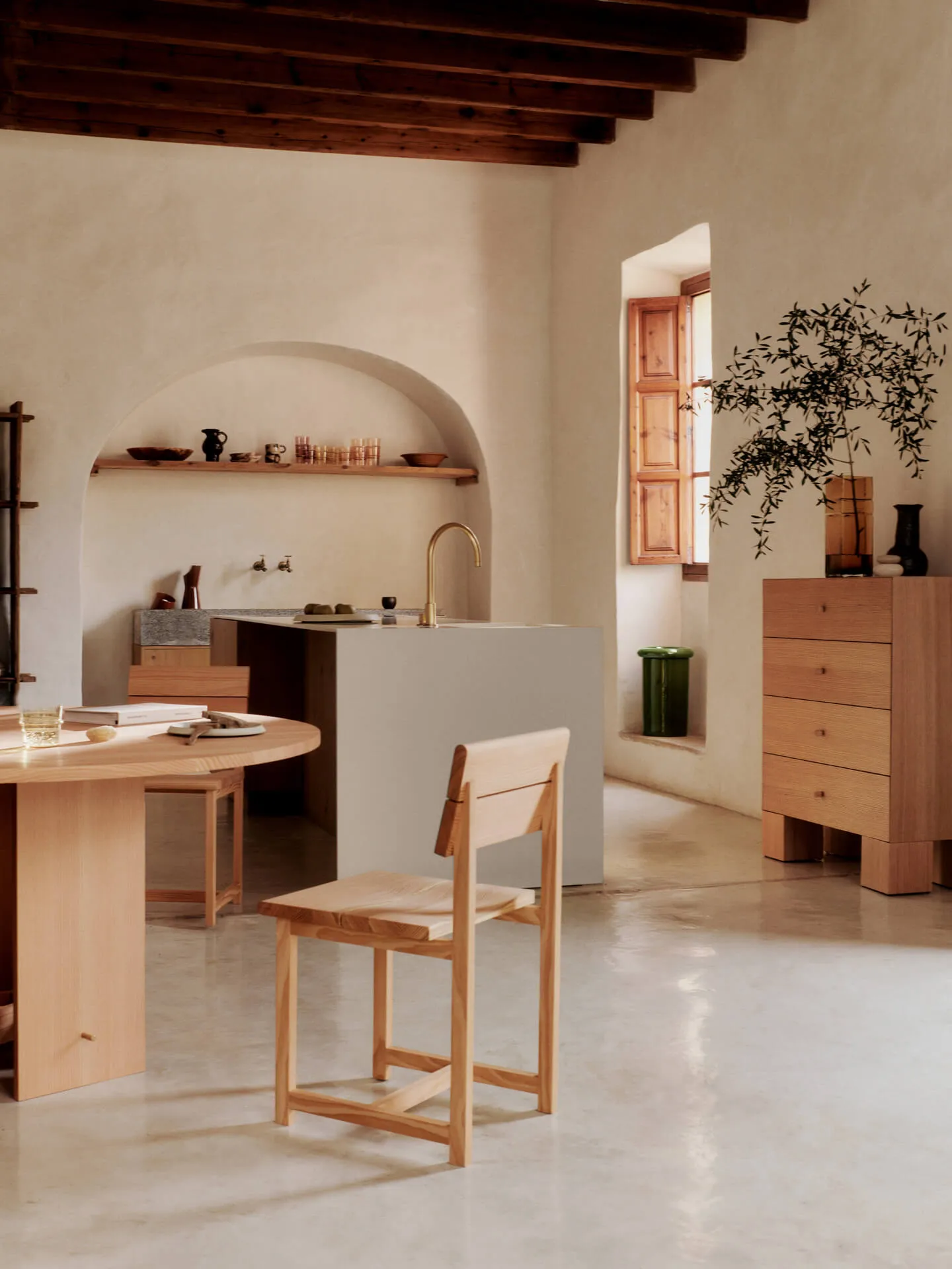 Aukko Round Dining Table - Douglas Fir