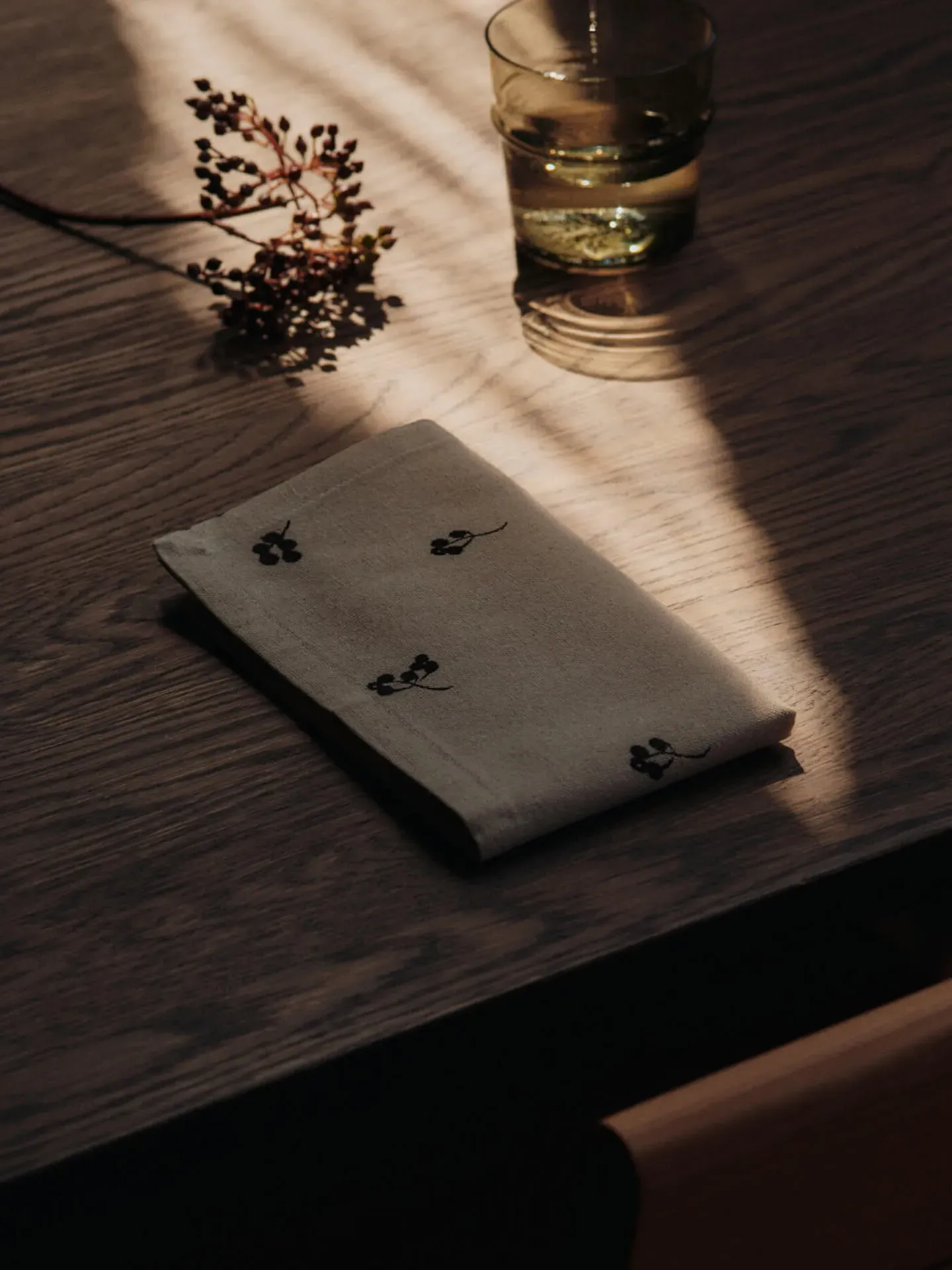 Baies Napkins Set of 4 - Natural, Dark Chocolate