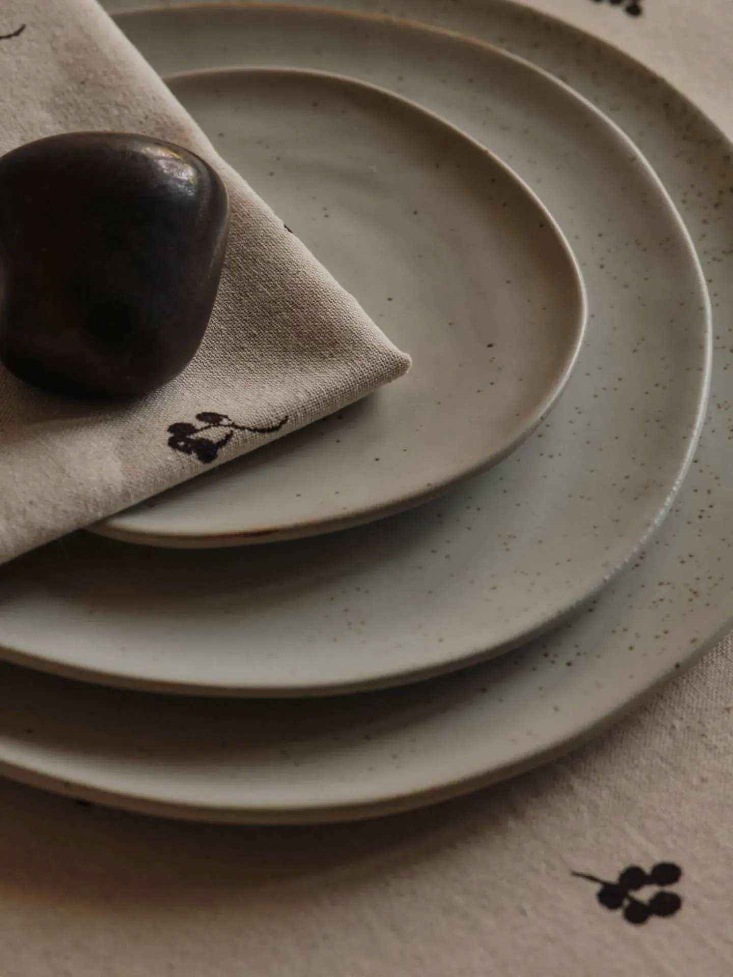 Baies Napkins Set of 4 - Natural, Dark Chocolate