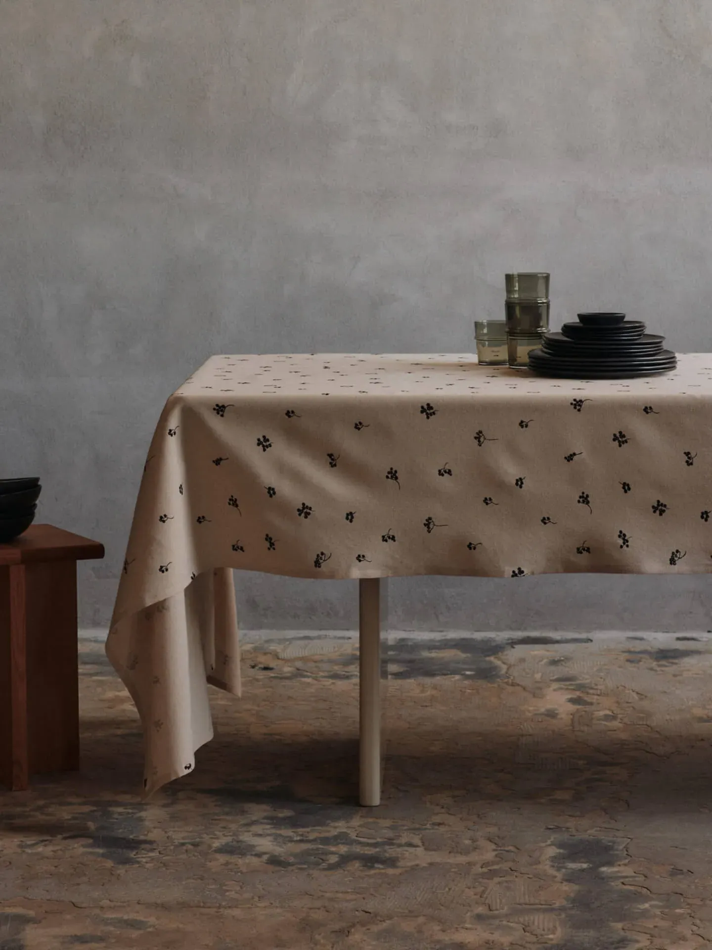 Baies Tablecloth - Natural, Dark Chocolate