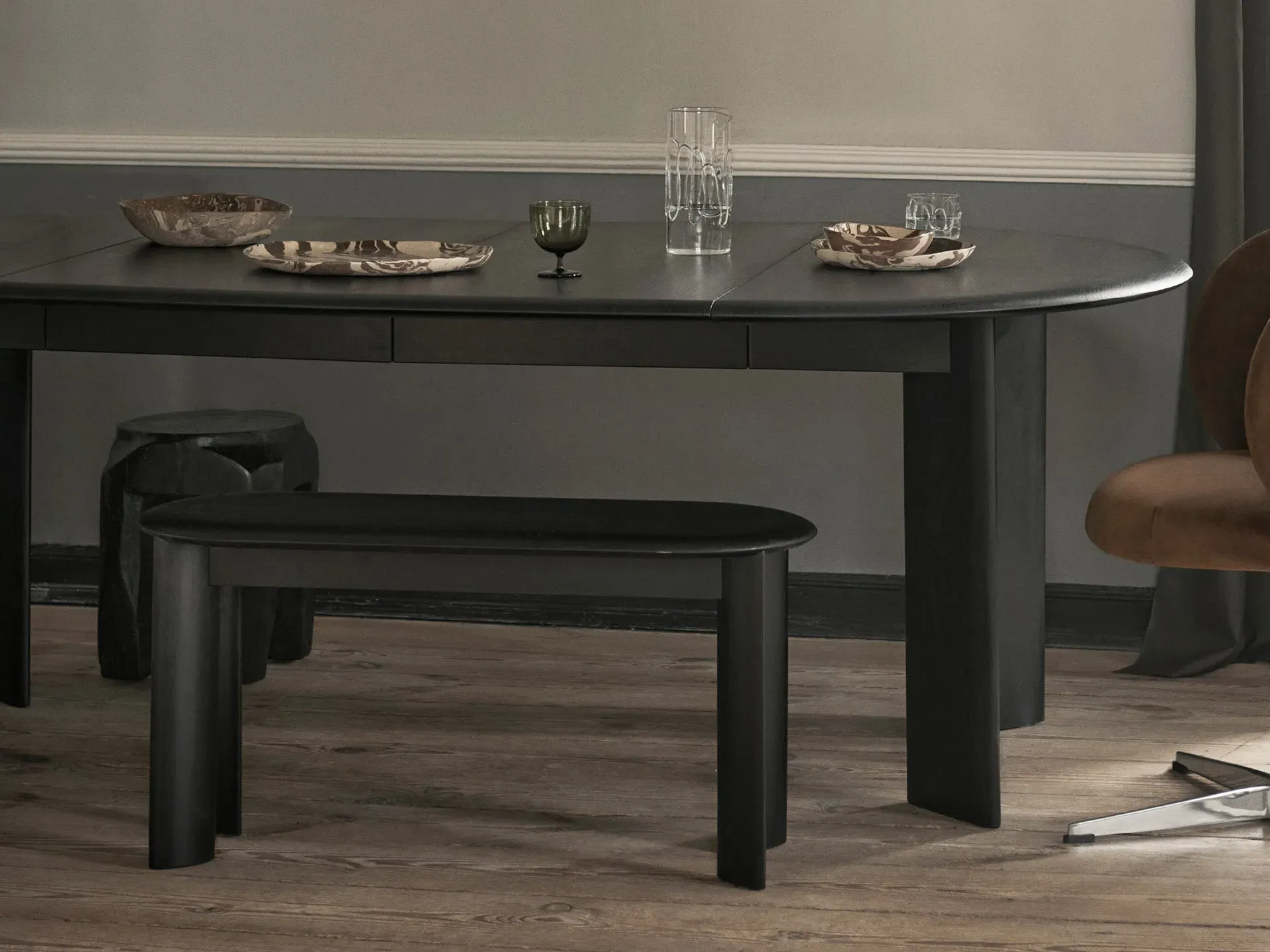 Bevel Round Dining Table Extendable - Black, Oiled Beech